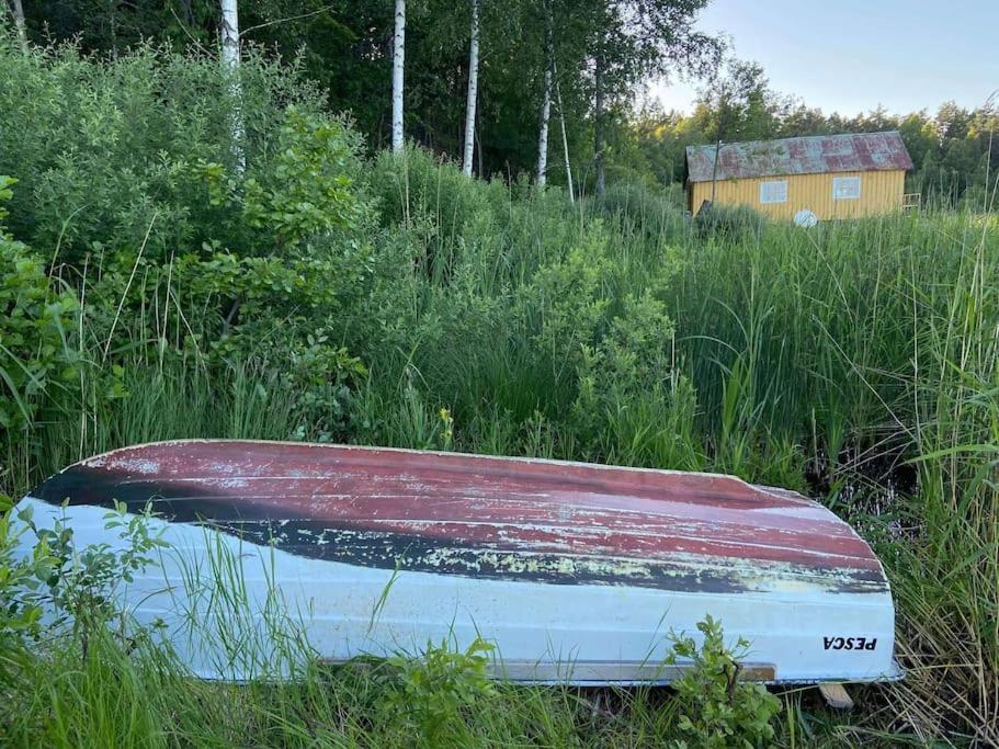 Fint Torp Nara Vattnet Med Tillgang Till Bat. Mellerud Kültér fotó